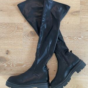 Elegant Black Over-the-Knee Boots